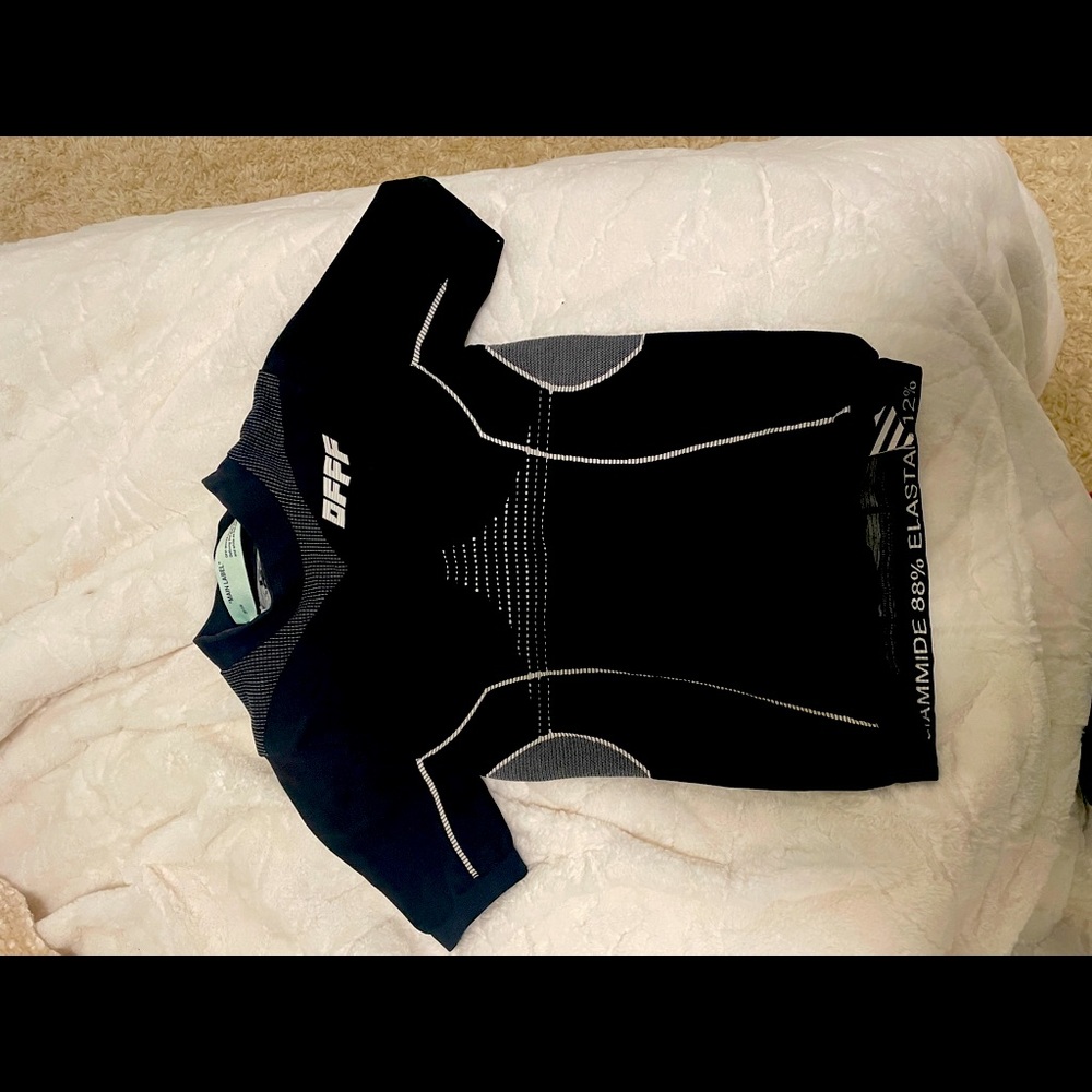 Off White black fitted tee. Rare style